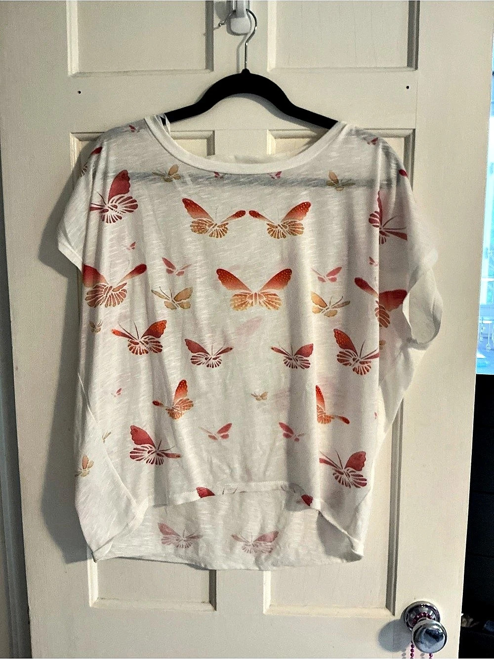 Butterfly Print Short Sleeve Tee in White & Red